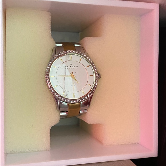 Fossil Silver Women's Watch with Mother of Pearl Dial - Picture 2 of 6